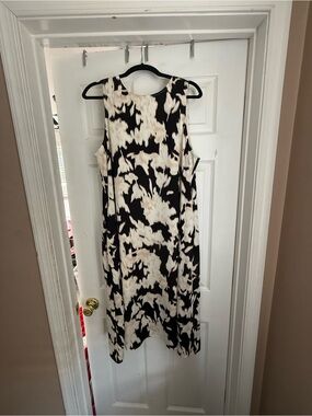 Sleeveless Black and Cream Abstract Midi Dress